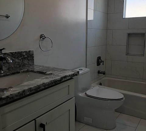 5th image of 7371 Fountain Ave #105