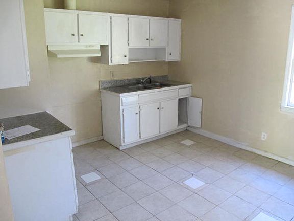 3rd image of 3566 Plymouth Dr