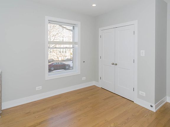 3rd image of 1929 1/2 W Winona St #1