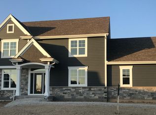 N57W19688 Holly Ct, Menomonee Falls, WI 53051