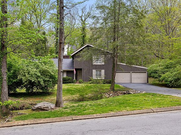3rd image of 935 Dunsinane Rd