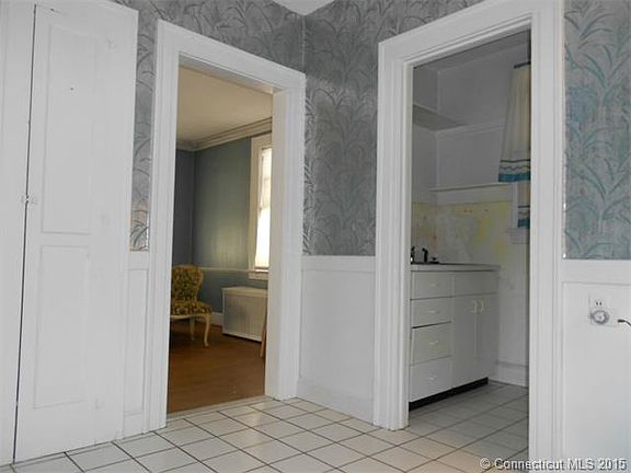 5th image of 517 Fountain St