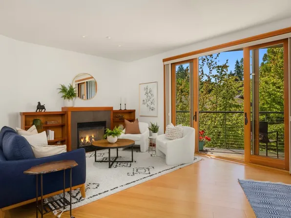 620 Vineyard Ln, Bainbridge Island, WA