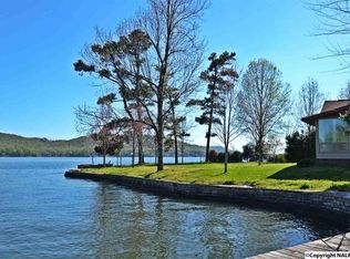 1734 Buck Island Dr, Guntersville, AL 35976