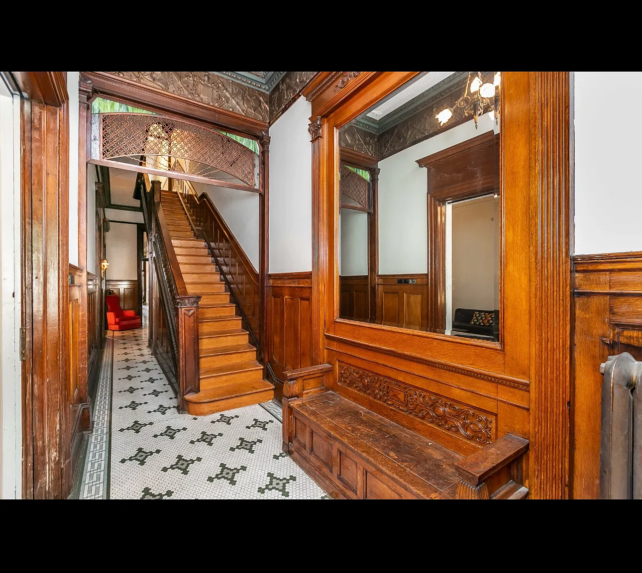 6 bed, 4.5 bath, 3000 sqft, $850 — Photo 1