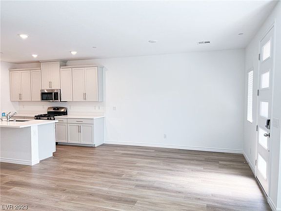 5th image of 600 N Carriage Hill Dr #1058