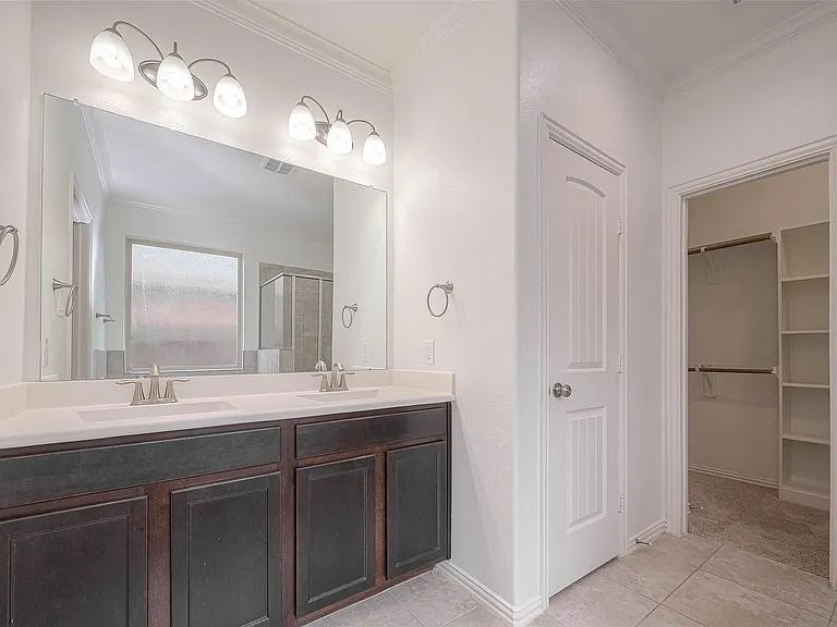 2261 Oak Circle Dr N — Photo 32