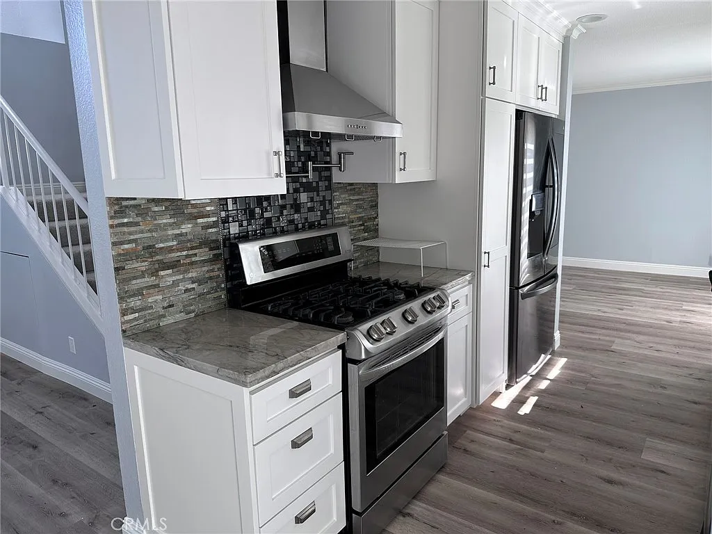 3 bed, 2.5 bath, 1435 sqft, $4,650 — Photo 3