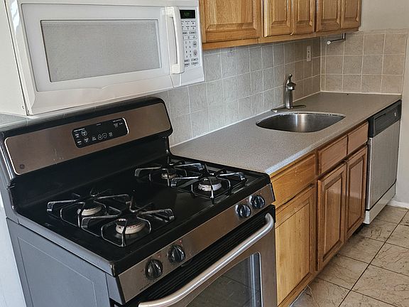 5th image of 44-30 Douglaston Pkwy #11-3J