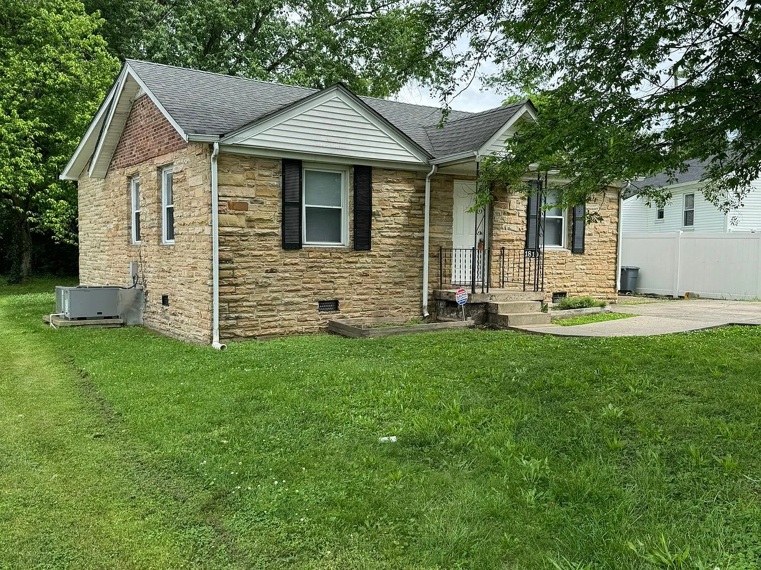 3 bed, 1148 sqft, $1,900 — Photo 4