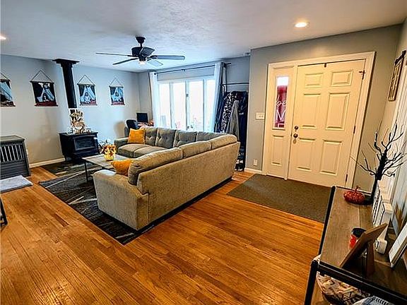 3rd image of 2640 N Crystal Ave