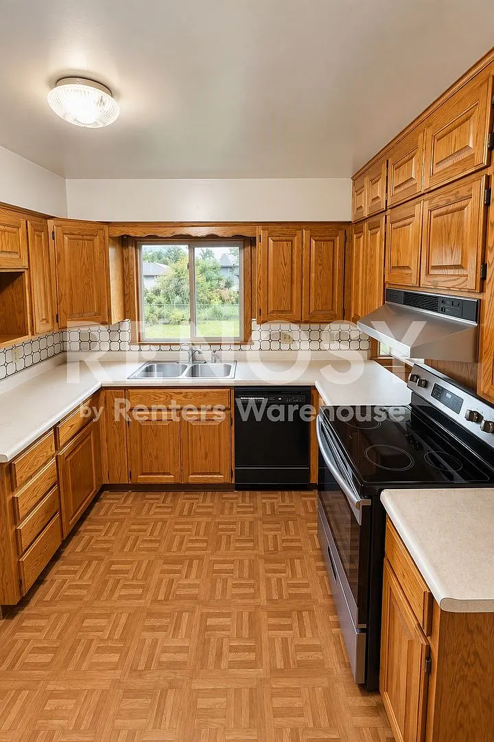 Available October 1st 4 Bedroom 2 Bath Single Family Home in New Hope — Photo 3