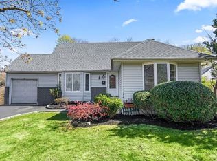 37 Pickwick Dr, Commack, NY 11725