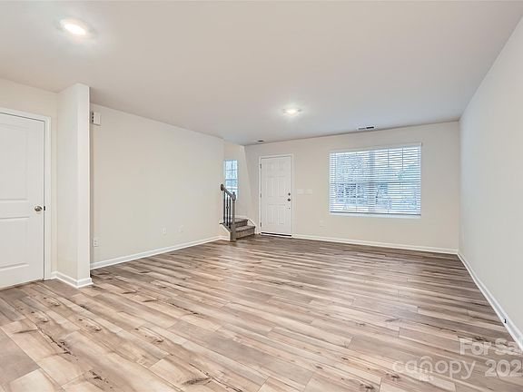 4th image of 1526 Cottage Creek Dr