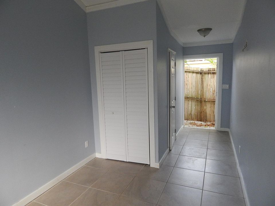 2nd image of 820 Ashe St #101