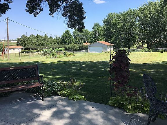 Back yard, patio detached ga