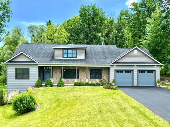 104 Schuyler Dr, Chittenango, NY 13037