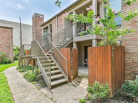 2nd image of 1201 McDuffie St Unit 205