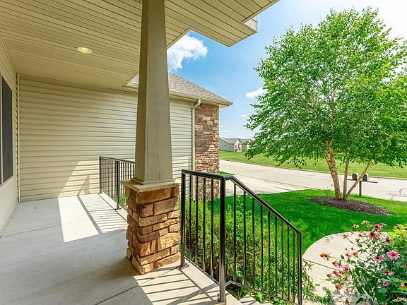 4th image of 15526 White Oak Dr