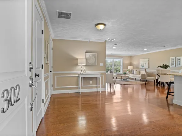 15 Church St Unit 302, Wilmington, MA 01887