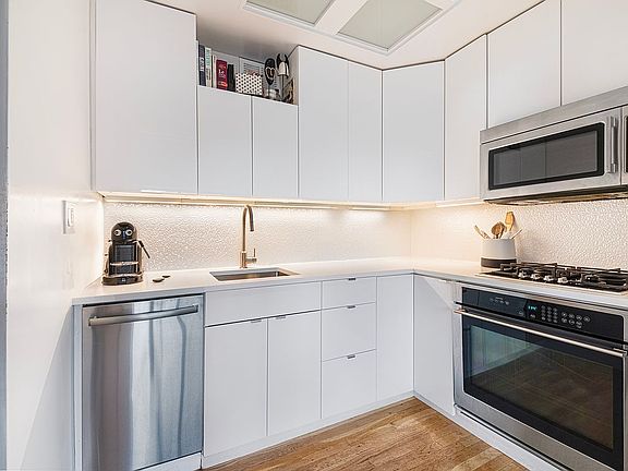 4th image of 28 West 74th Street ##ph1