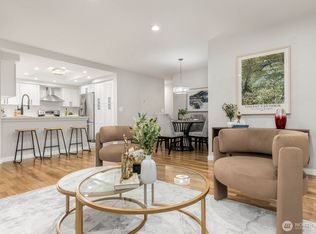 7600 SE 29th St APT 311, Mercer Island, WA 98040