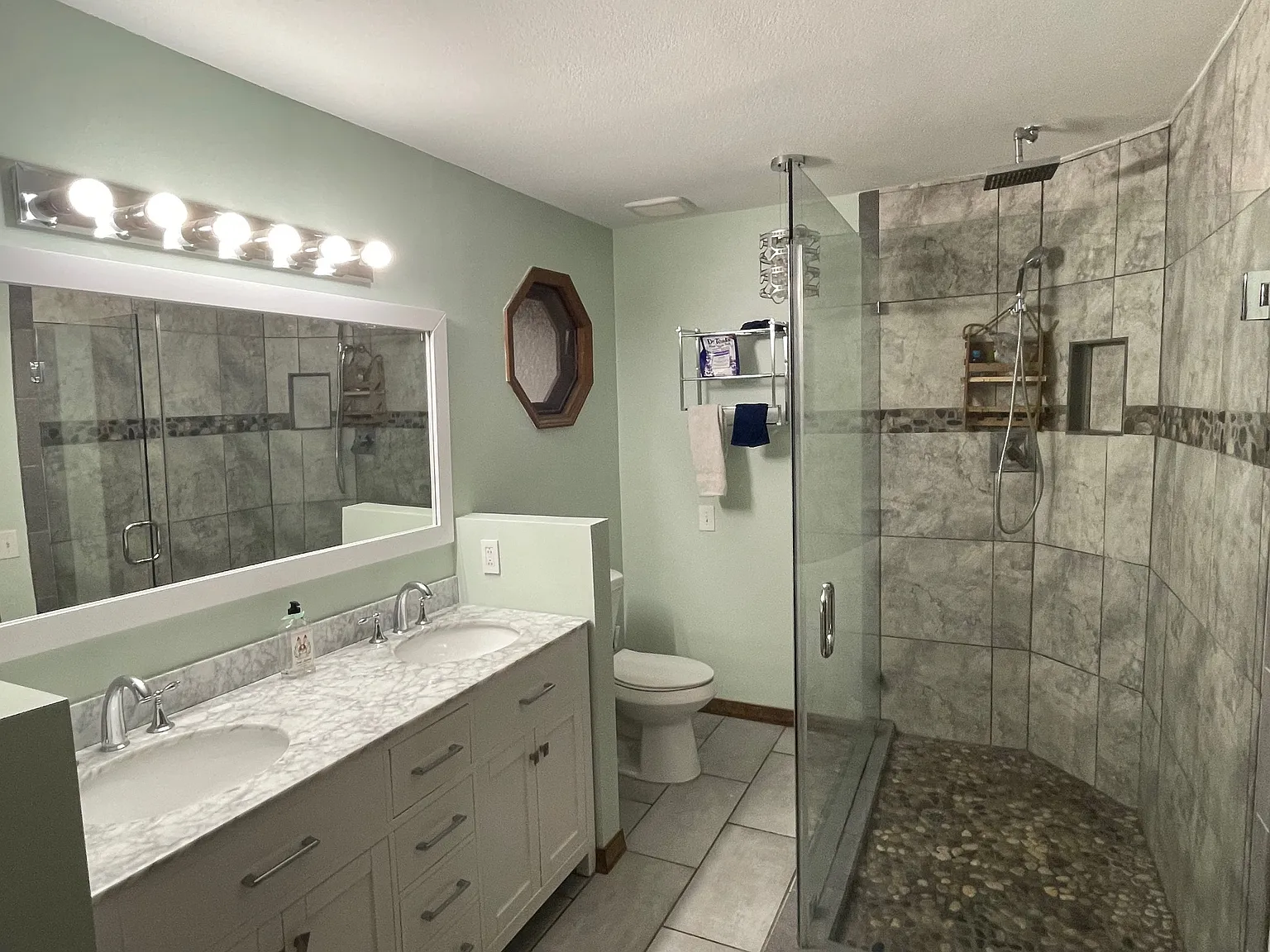 3 bed, 3.5 bath, 3000 sqft, $3,100 — Photo 3