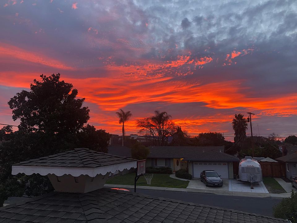 Breathtaking Santa Clara sunset view from your living room