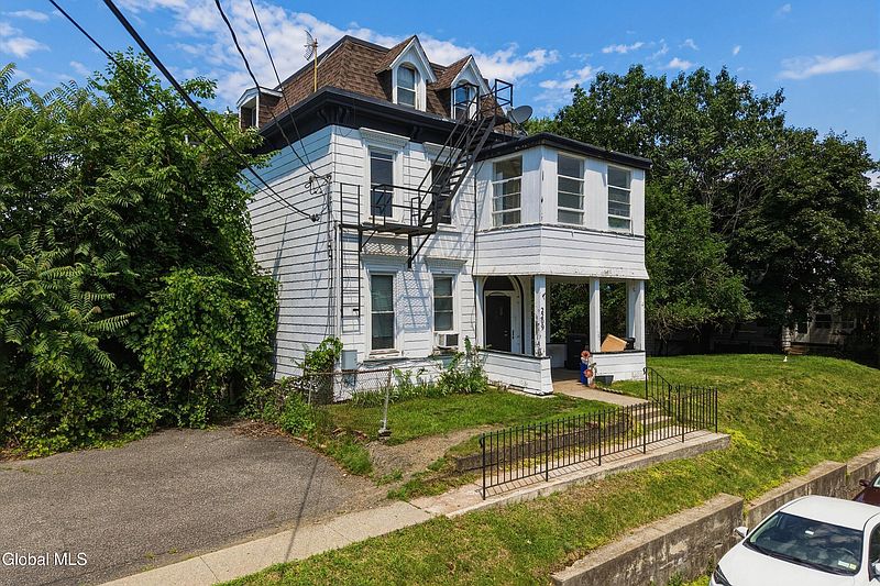 2nd image of 2209 16th Street
