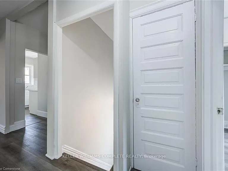 200 Park Ave #UPPER — Photo 15