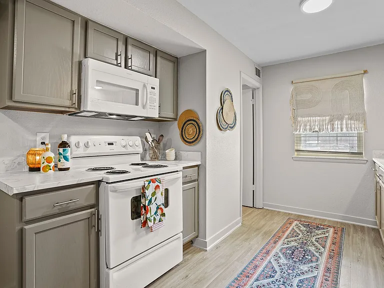 Regency Point Luxury Apartments — Photo 50