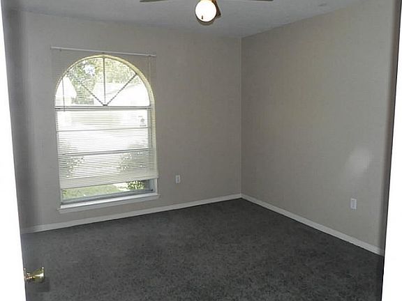 4th image of 1541 Natchez Ln