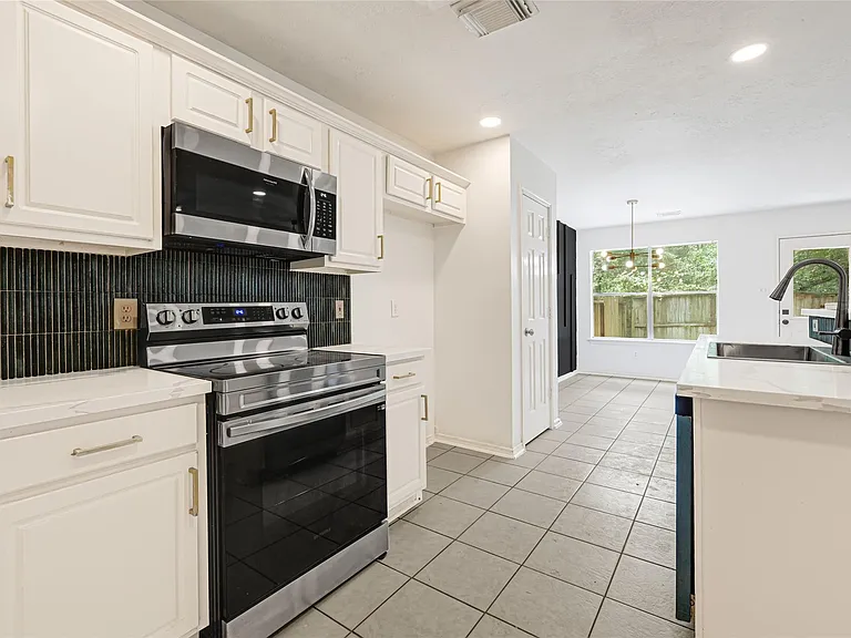 146 S Walden Elms Cir — Photo 11