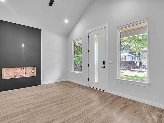 5th image of 465 Tryon St
