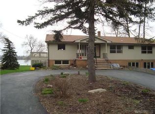 2382 W Oakfield Rd, Grand Island, NY 14072