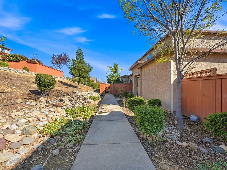 669 Mission De Oro Dr — Photo 3