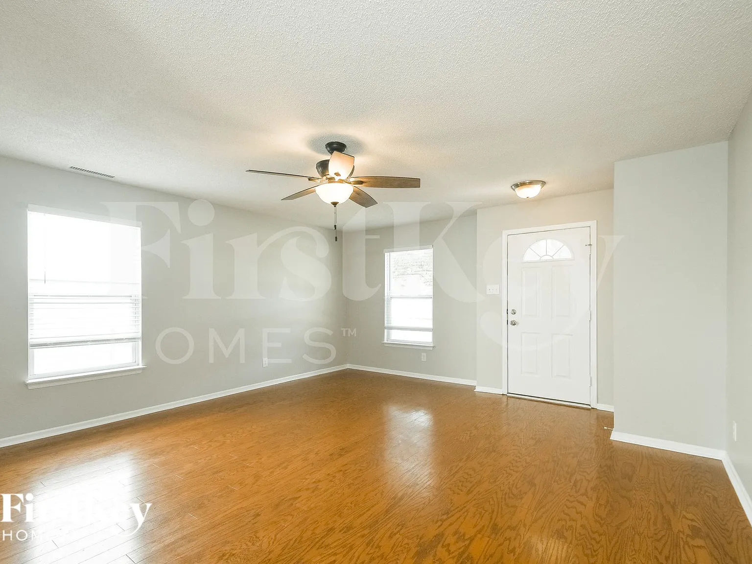 3 bed, 2.5 bath, 1408 sqft, $2,160 — Photo 3