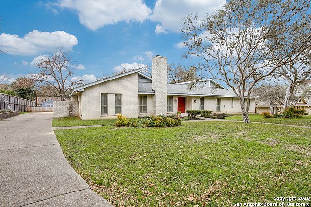 1st image of 305 Lochaven Ln