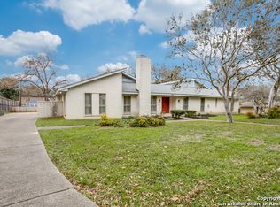 305 Lochaven Ln, Castle Hills, TX 78213
