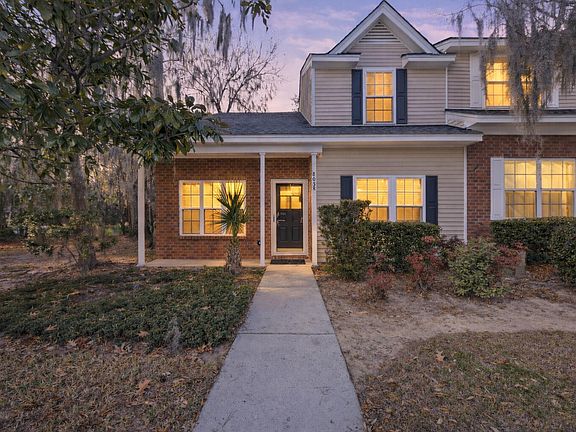 2nd image of 8038 Shadow Oak Dr
