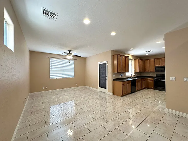 10596 La Campana St — Photo 3