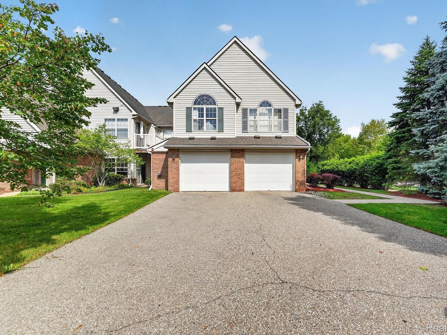 531 Brookfield Dr, Westland, MI 48185