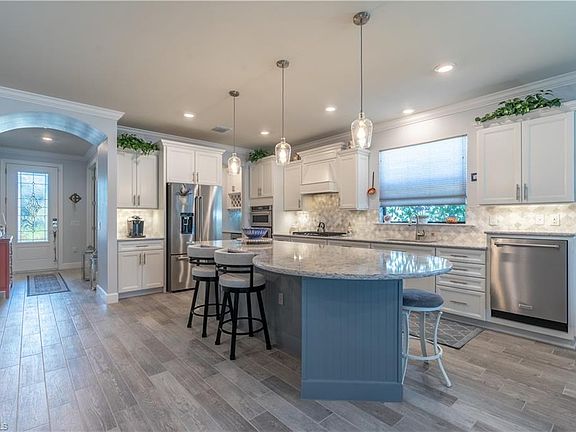 3rd image of 6846 Greenbriar CT