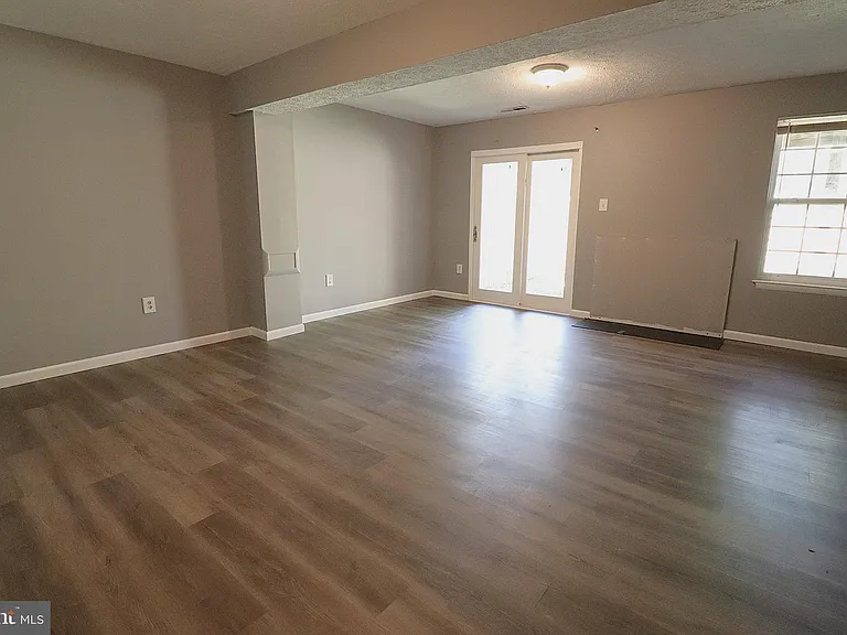18365 Honeylocust Cir — Photo 22