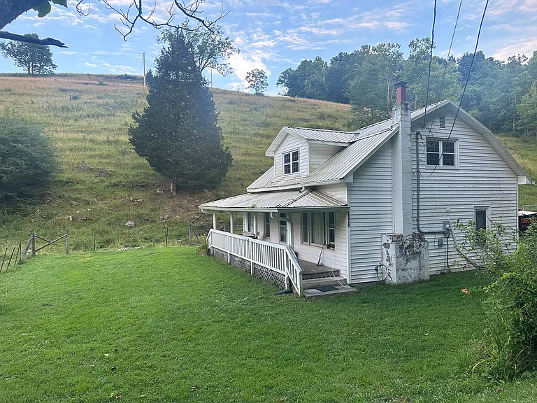 2327 Sulphur Hollow Rd — Photo 20