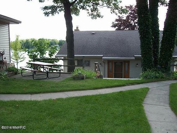 3rd image of 11920 Lilac Ln