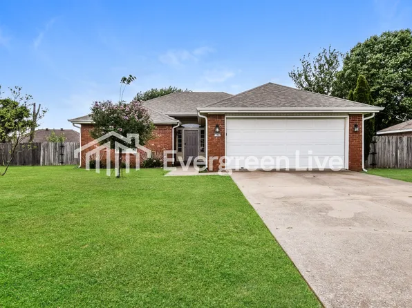 104 S Michael St, Lowell, AR 72745