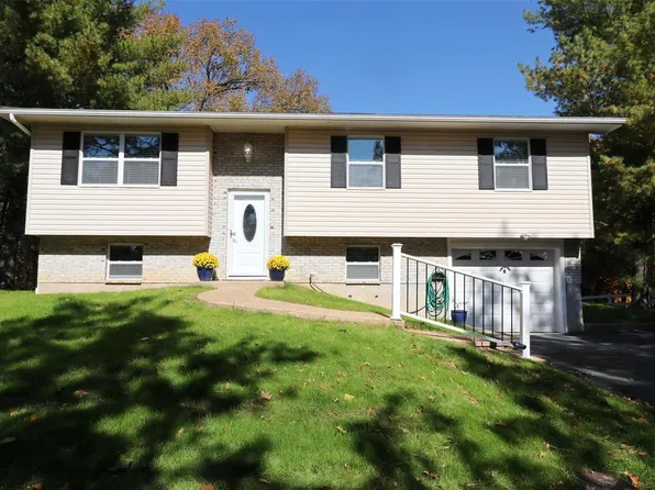 3131 Cedar Ln, Festus, MO 63028