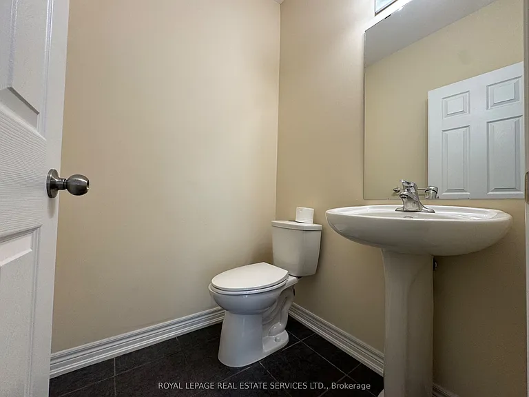 181 Plains Rd W #47 — Photo 18