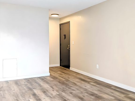 3rd image of 1067 Van Dyke St #107